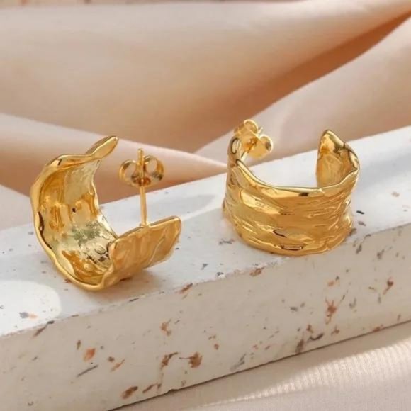 NEW 18K GOLD HOOP EARRINGS, NICE EARRINGS, CUTE EARRINGS. - Picture 3 of 7